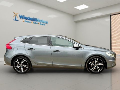 Volvo V40 1.5 T2 R-Design Edition Auto Euro 6 (s/s) 5dr 3