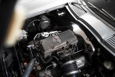 Chevrolet Corvette Stingray SPLIT WINDOW MANUAL FUELIE. FULL RESTO. MATCHING NUMBERS. IMMACULATE. 64