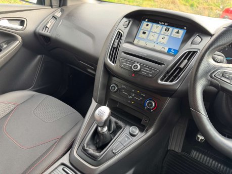 Ford Focus 1.0 Focus ST-Line 5dr 29
