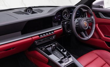 Porsche 911 Carrera 4S Cabriolet (992) 15