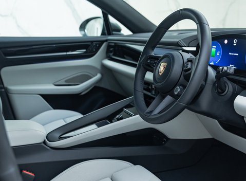 Porsche Macan 4 Electric 13