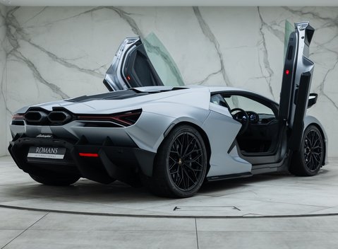 Lamborghini Revuelto 8