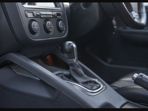 Volkswagen Golf 3.2 Golf R32 Semi-Auto 4WD 3dr 26