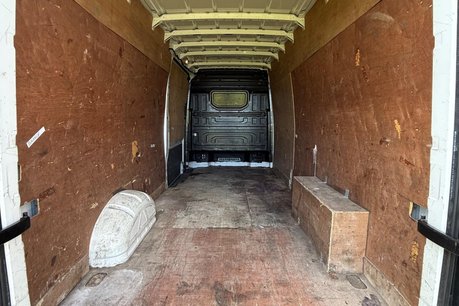 Volkswagen Crafter CR35 TDI L H/R P/V STARTLINE 23