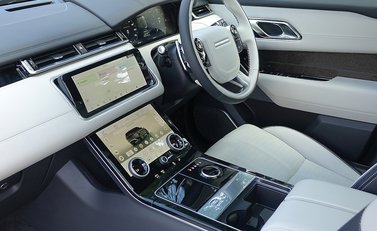 Land Rover Range Rover Velar First Edition P380 19