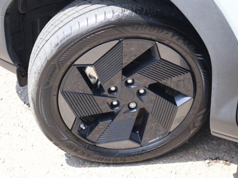 Suzuki e Vitara 61kWh Motion Auto 5dr 28