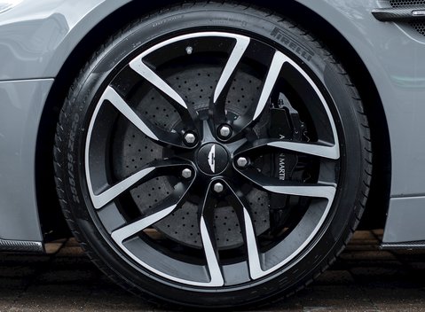 Aston Martin Vanquish Volante 12