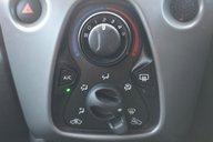 Toyota Aygo 1.0 VVT-I X-PLAY TSS LOOK! JUST 27000 MILES! LOW INSURANCE! 18