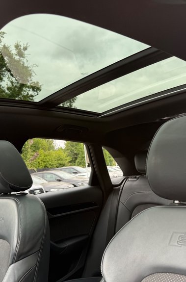 Audi Q3 TDI QUATTRO BLACK EDITION - PAN ROOF - 20 INCH ALLOYS - PARK ASSIST 