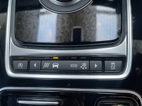 Jaguar XF 3.0D V6 S AUTOMATIC 29