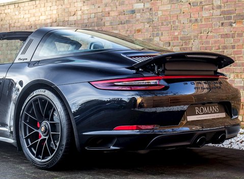 Porsche 911 Targa 4 GTS (991.2) 16