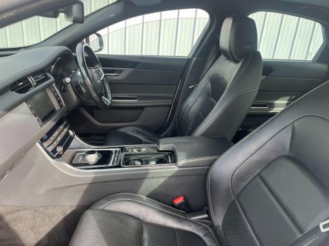 Jaguar XF 2.0d R-Sport Auto Euro 6 (s/s) 4dr 43