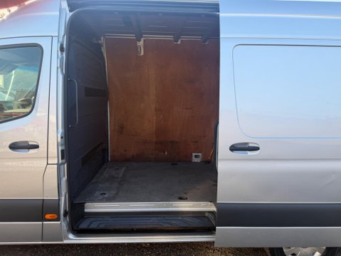 Mercedes-Benz Sprinter 2.0 319 CDI HD Premium Panel Van 5dr Diesel G-Tronic RWD L2 H2 Euro 6 (s/s) 21