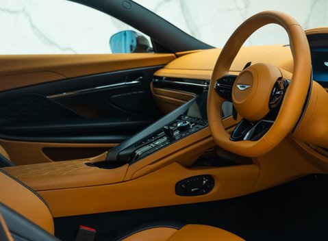 Aston Martin DB12 V8 12