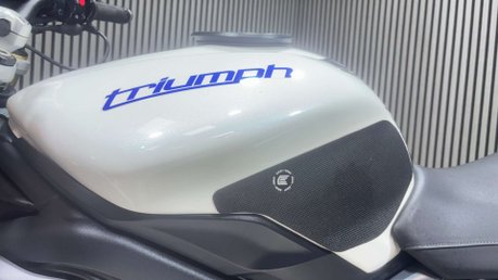 Triumph Street Triple 2014 27K NEW MOT SERVICED SCORPION EXHAUST NAKED 675CC TRIPLE 11