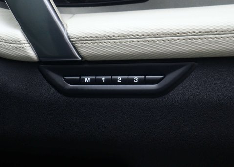 Land Rover Discovery Sport 2.0 P250 MHEV R-Dynamic SE SUV 5dr Petrol Auto 4WD Euro 6 (s/s) (249 ps) 44