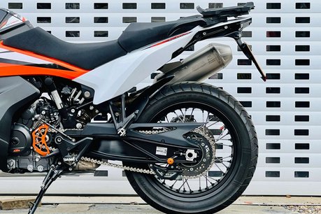 KTM Adventure 890 Adventure 26