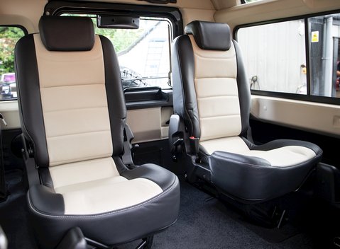 Land Rover Defender 90 Autobiography Edition 14