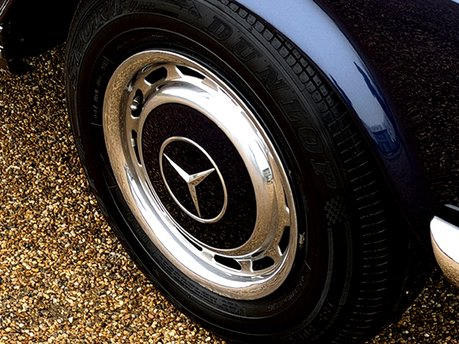 Mercedes-Benz SL Series 280 SL 46