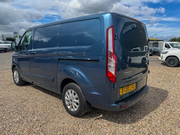Ford Transit Custom SWB L1H1 [SOLD CM] Low Roof Limited 300 Air Con Alloys Sensors EURO 6 NO VA 8