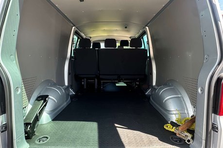 Volkswagen Transporter 2.0 BiTDI T32 Highline Kombi 4dr Diesel DSG 4MOTION L1 H1 (226 g/km, 178 bh 41