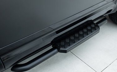 Land Rover Defender 90 D250 X-Dynamic SE URBAN 32