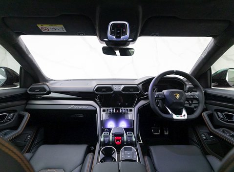 Lamborghini Urus 17