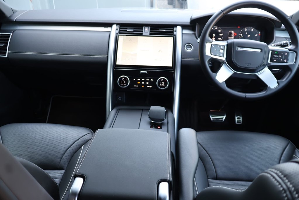 Land Rover Discovery COMMERCIAL DYNAMIC HSE REAR SEAT CONVERSION STYLED BY SEEKER  16