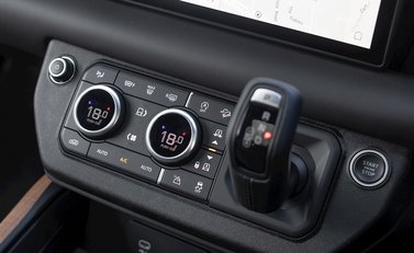 Land Rover Defender 110 X P400 24