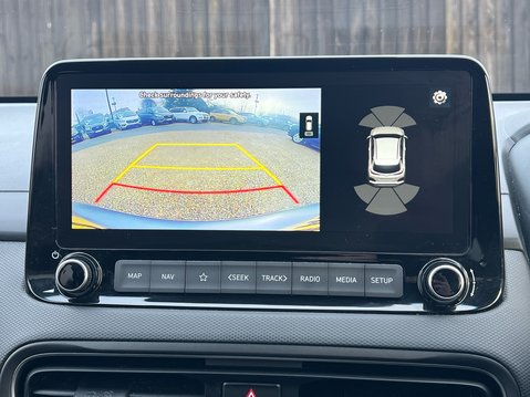 Hyundai KONA T-GDI PREMIUM MHEV 22