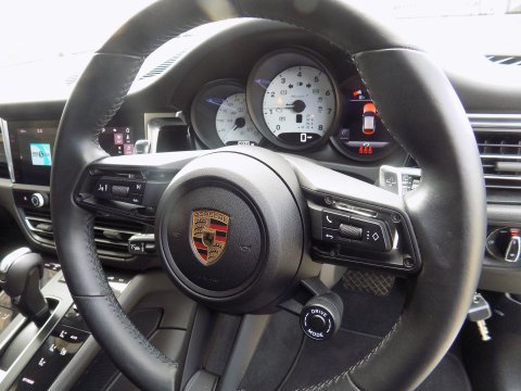 Porsche Macan 2.0T PDK 4WD SUV 31