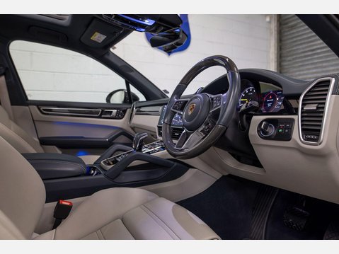 Porsche Cayenne 3.0 V6 E-Hybrid 17.9kWh Platinum Edition TiptronicS 4WD Euro 6 (s/s) 5dr (3 13