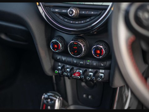 Mini Hatch 2.0 John Cooper Works Auto 3dr 21