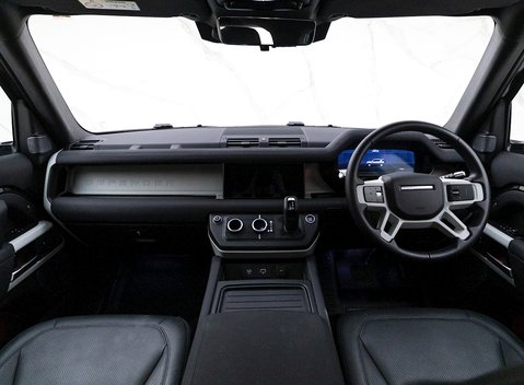 Land Rover Defender 110 SE D250 Urban 16
