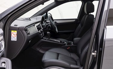 Porsche Macan S 14