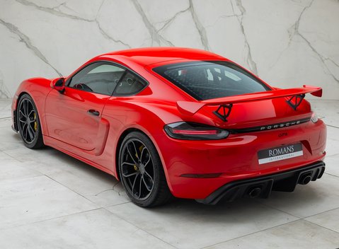 Porsche Cayman GT4 (718) 12