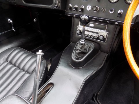 Jaguar E-Type S1½ 4.2 Roadster 21