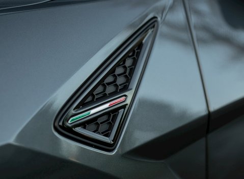 Lamborghini Urus 24