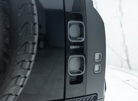 Land Rover Defender OCTA EDITION ONE 45