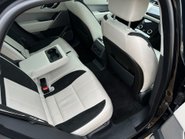 Land Rover Range Rover Velar R-DYNAMIC SE 72