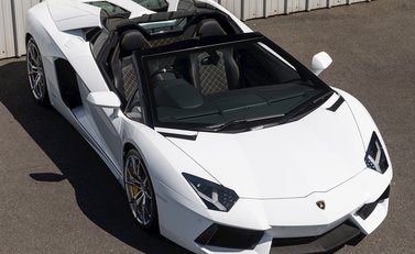 Lamborghini Aventador LP700-4 Roadster 10