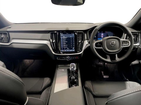 Volvo V60 2.0 B4 MHEV Plus Estate 5dr Petrol Hybrid DCT Auto Euro 6 (s/s) (197 ps) Cr 19