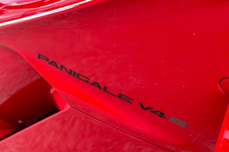 Ducati Panigale V4 1.1 Panigale V4 S 9