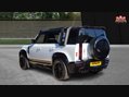 Land Rover Defender X-DYNAMIC SE 6