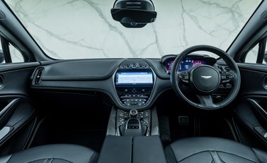 Aston Martin DBX 707 15