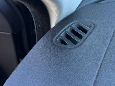 Jaguar XF 2.2d SE Saloon 4dr Diesel Auto Euro 5 (s/s) (190 ps) 54