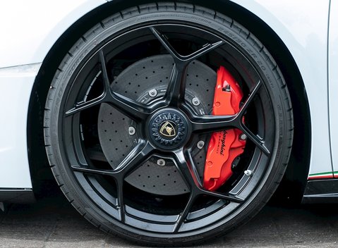 Lamborghini Huracan Spyder LP640-4 Performante 12