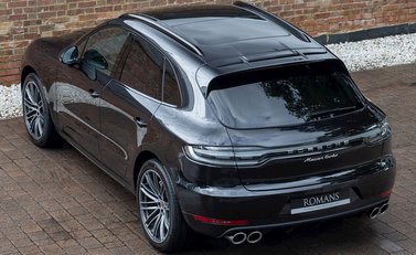 Porsche Macan Turbo 9