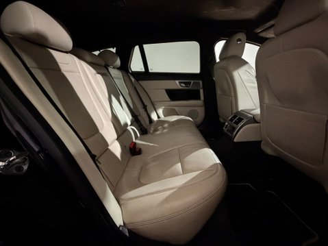 Jaguar XF D V6 S PORTFOLIO SPORTBRAKE 18