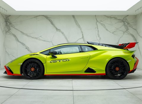 Lamborghini Huracan STO 7